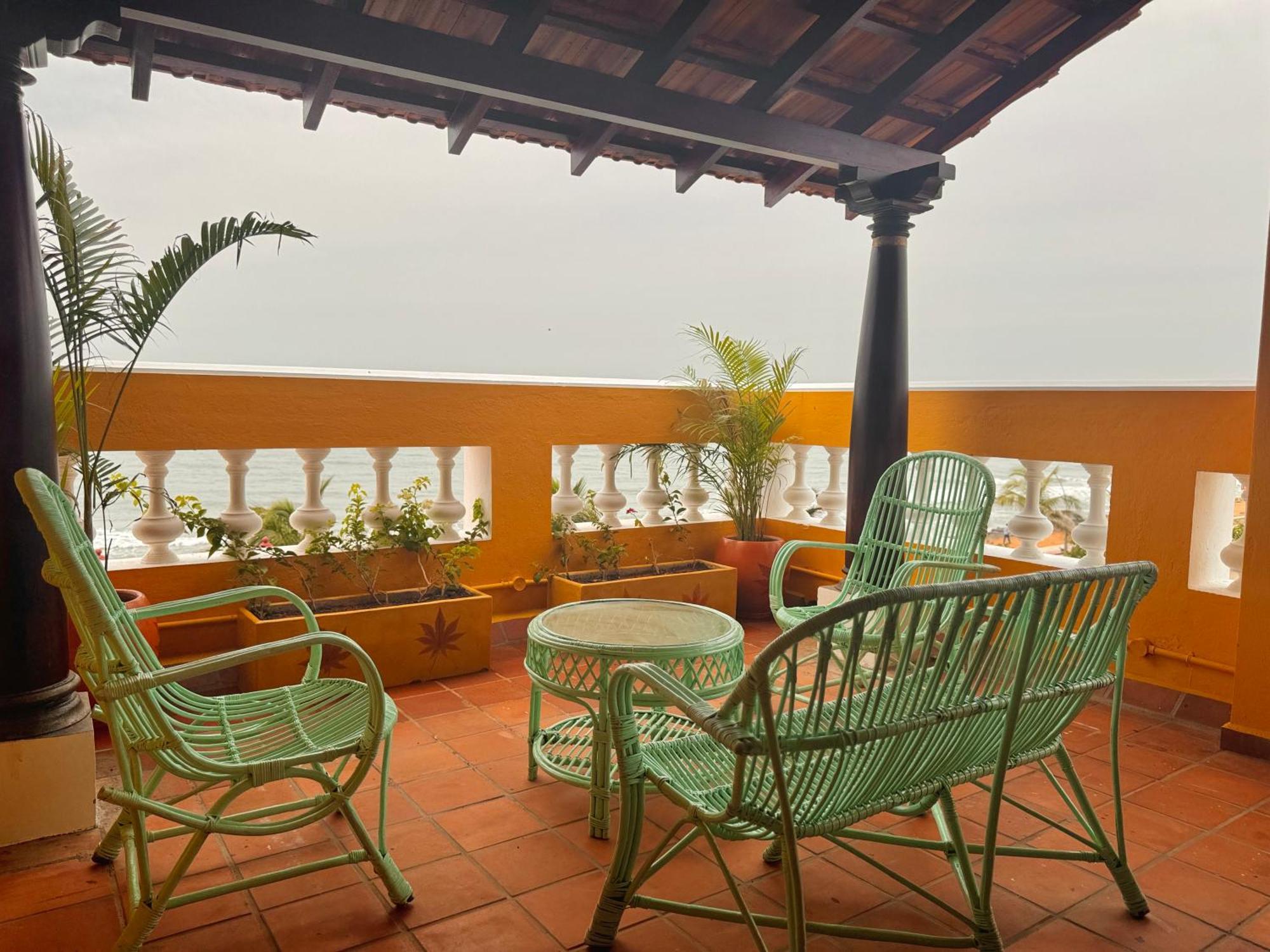 La Plage Seaview Suites Pondicherry Bagian luar foto