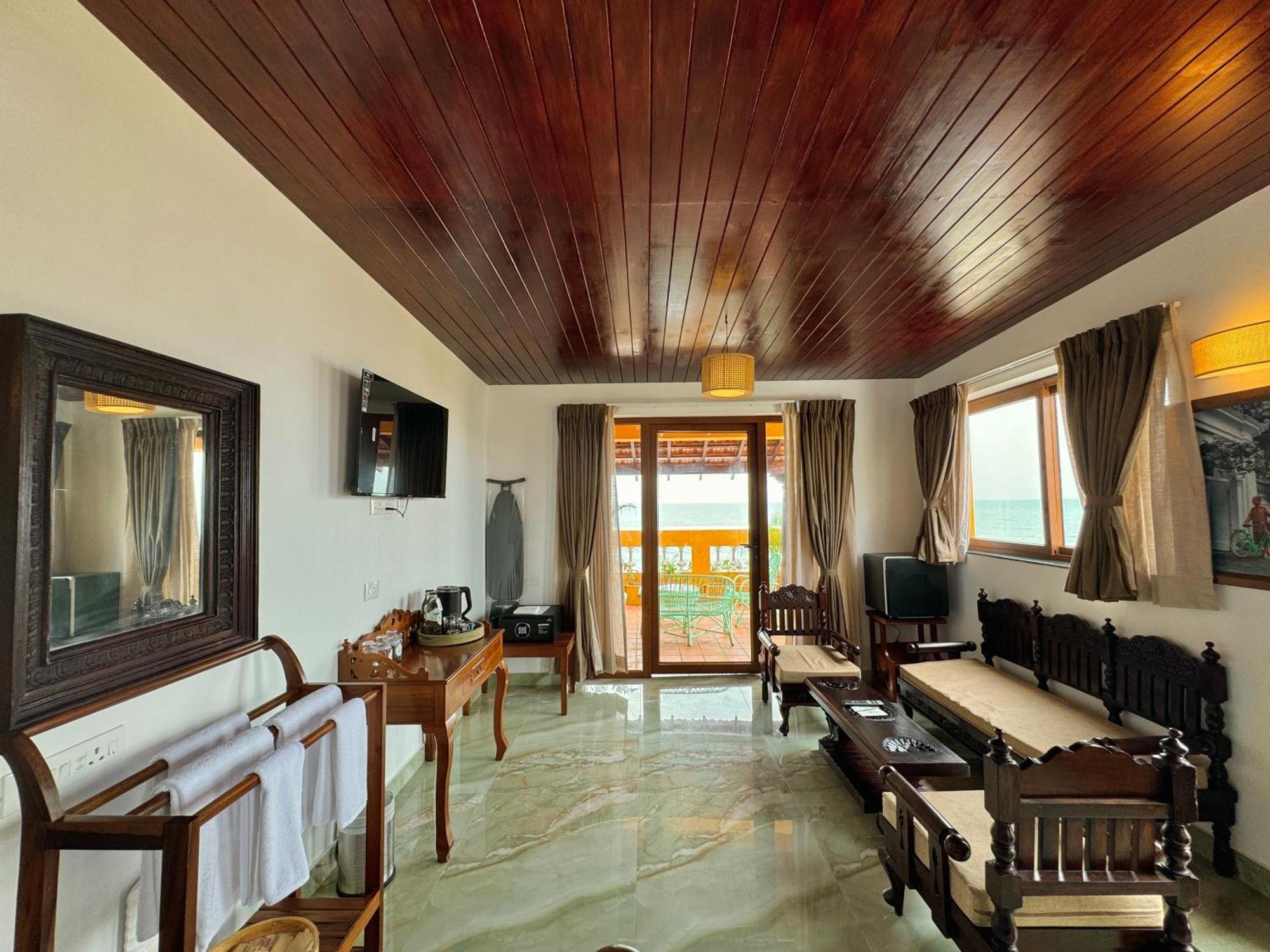 La Plage Seaview Suites Pondicherry Bagian luar foto