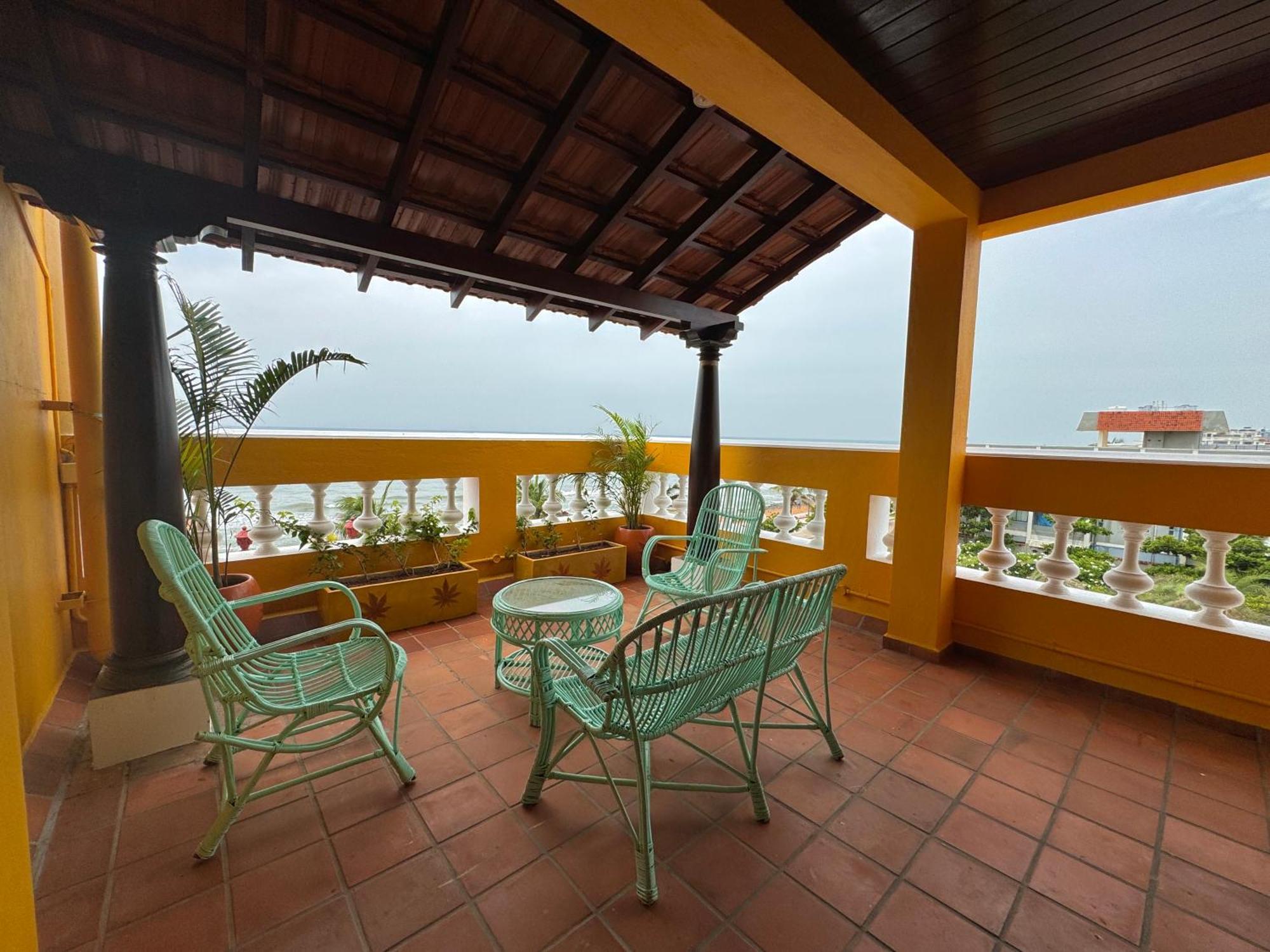La Plage Seaview Suites Pondicherry Bagian luar foto