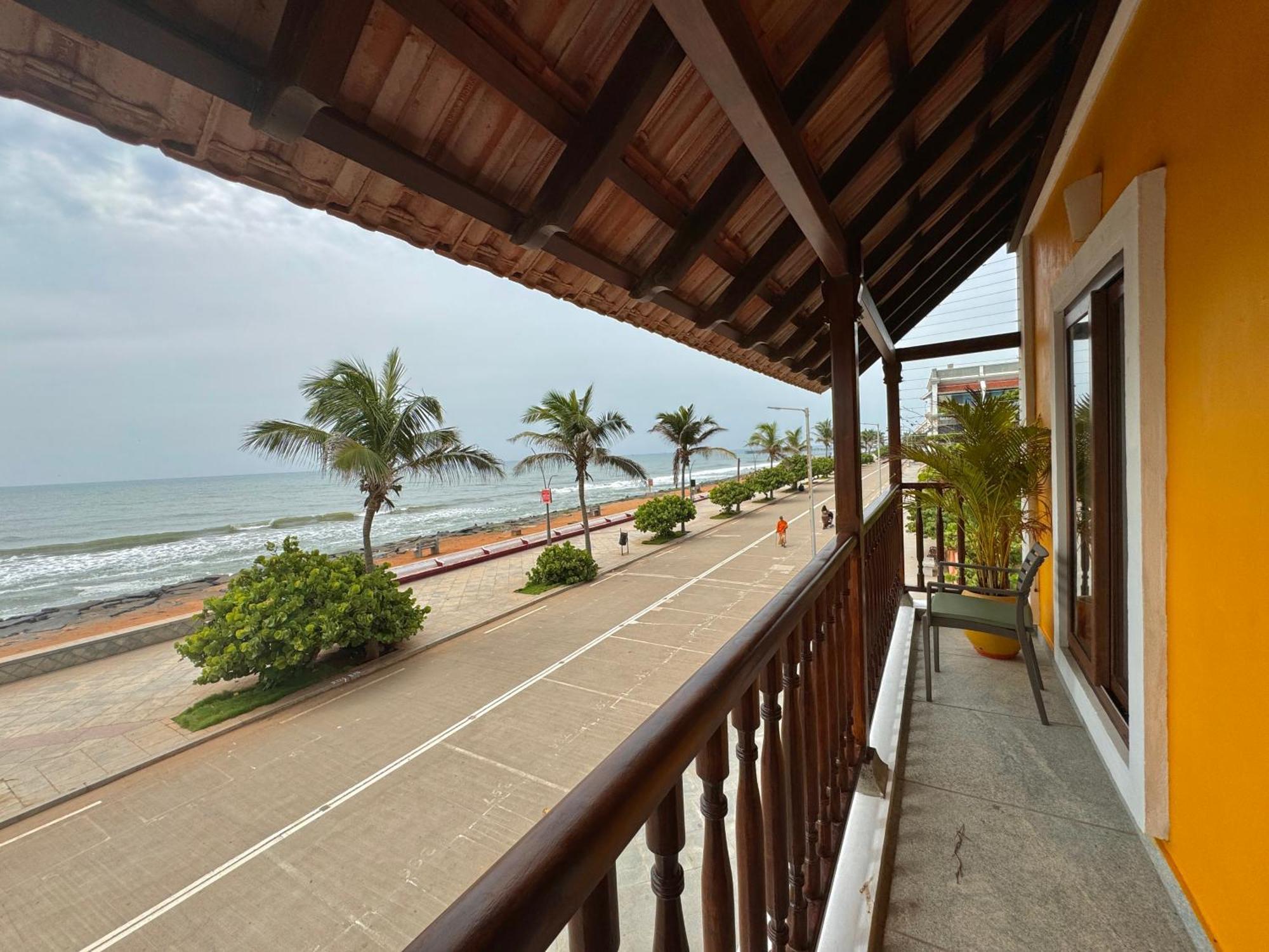 La Plage Seaview Suites Pondicherry Bagian luar foto