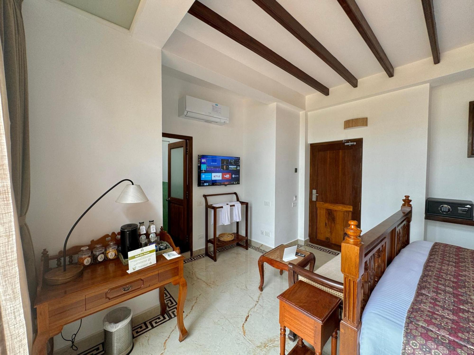 La Plage Seaview Suites Pondicherry Bagian luar foto
