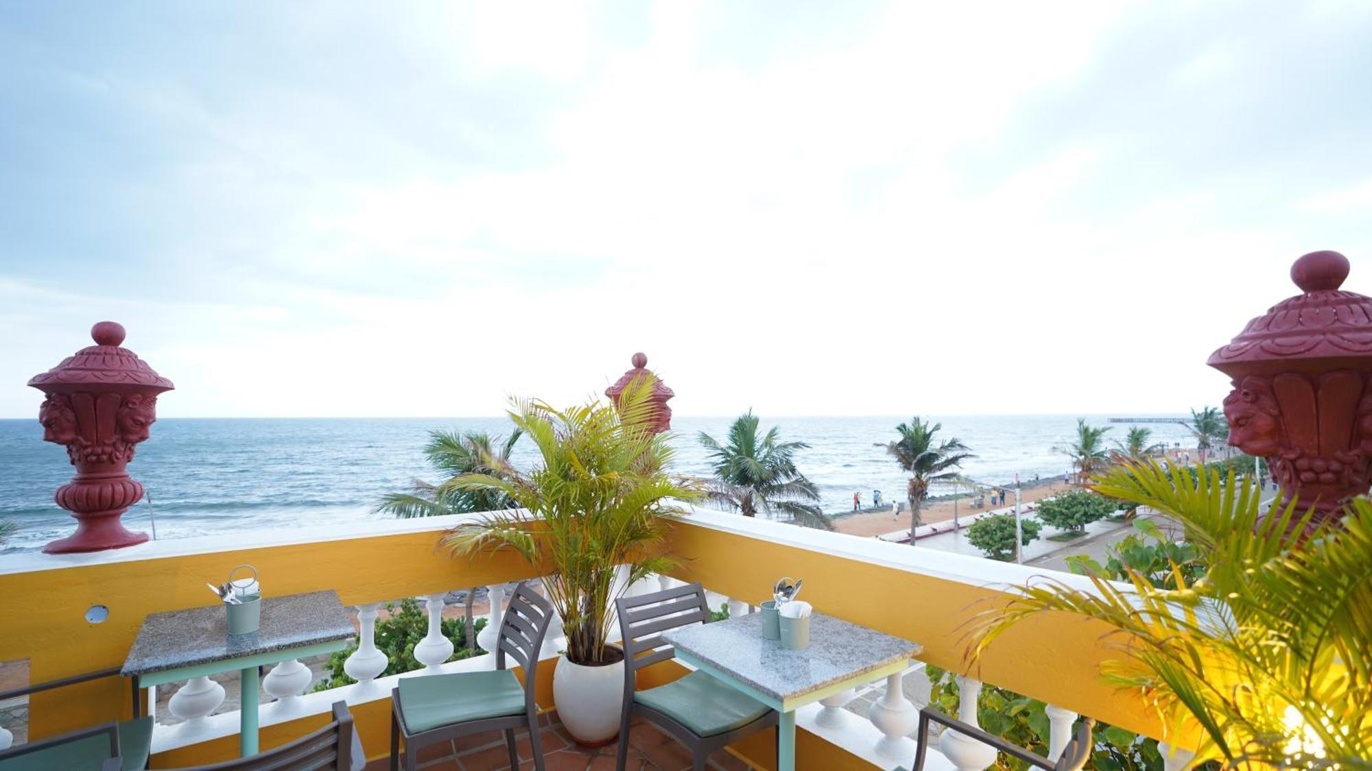 La Plage Seaview Suites Pondicherry Bagian luar foto