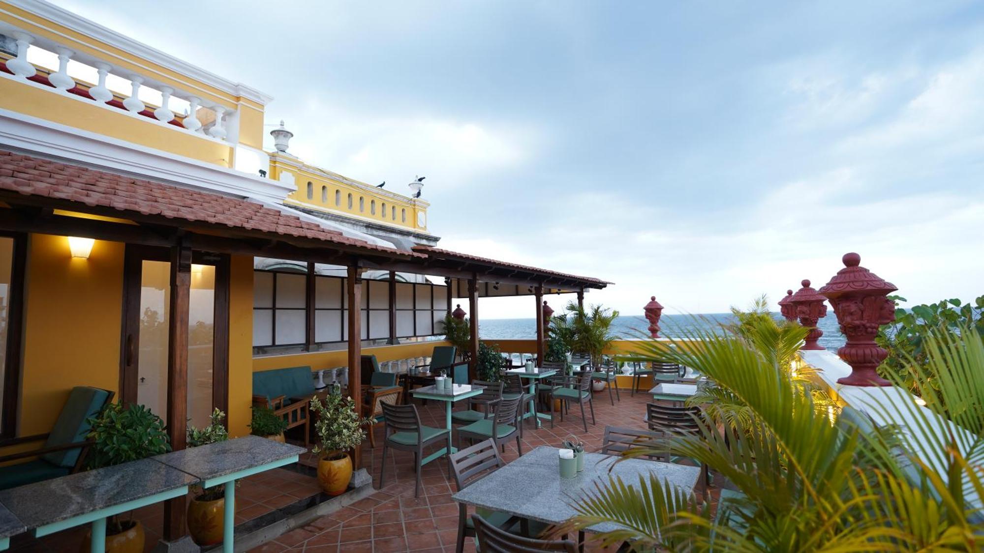 La Plage Seaview Suites Pondicherry Bagian luar foto