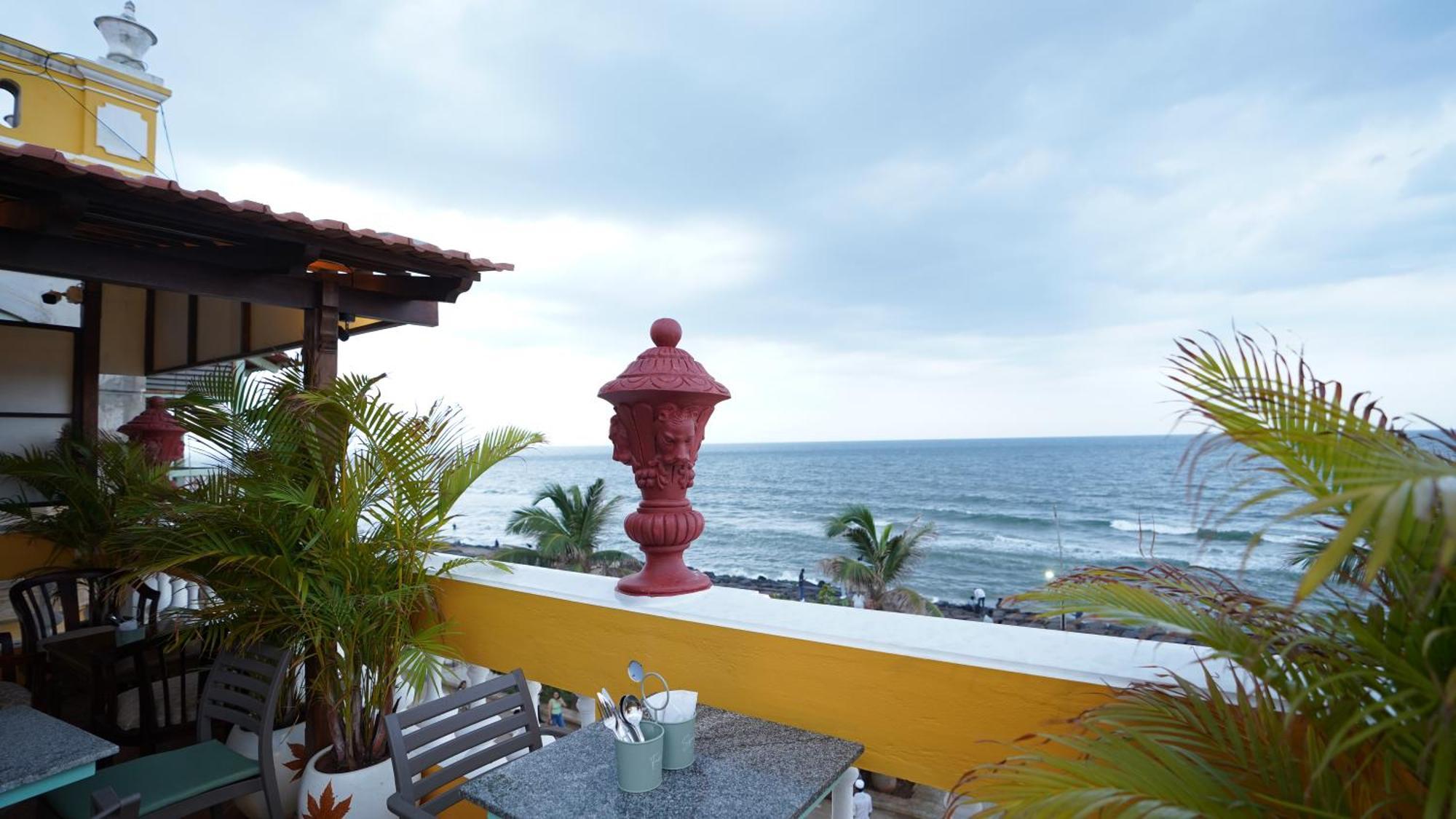 La Plage Seaview Suites Pondicherry Bagian luar foto